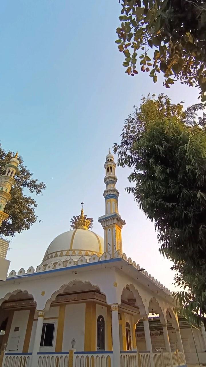 Jumu’ah Mubarak 💕
Hazrat KisteAliShah Baba رَحْمَتُ اللہ عَلَیہ 
🌹🌹🌹🌹🌹🌹🌹🌹🌹🌹🌹🌹🌹🌹

#banswaracity #dargahsharif  #muslimholyplace #banswara #banswaradargah  #garibnawaz #khajagareebnawaz #ajmer #naatepaak #banswaratourism  #dargahkhwajamoinuddinchishti  #naat #islamicreels #jummamubarak  #ajmalrazaqadristatus #abdulwasi #ajmalrazaqadristatusvideo #hafiztahirqadri #oweshrazaqadri #sayyadabdulwasiqadrinoorie😍❤️ #ajmalrazaqadri #abdulwasiqadri i #sabirraza_surat #sabirrazaazhari 
Video by ab_aaftab_