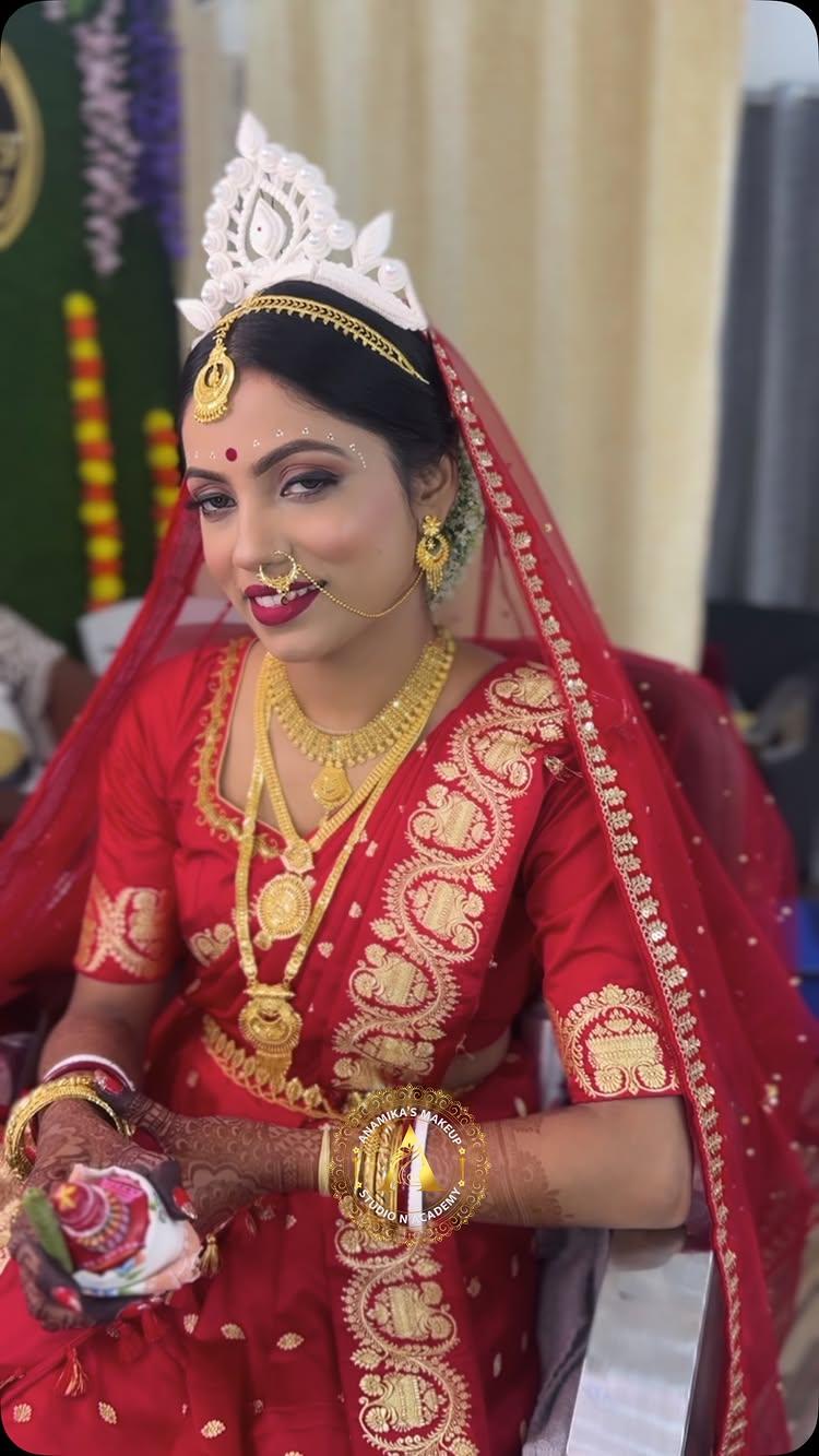 Beautiful Bride - _ankita_24_deb_  on her big day 👰‍♀️ 

Bridal booking is going on for 2025 ☎️