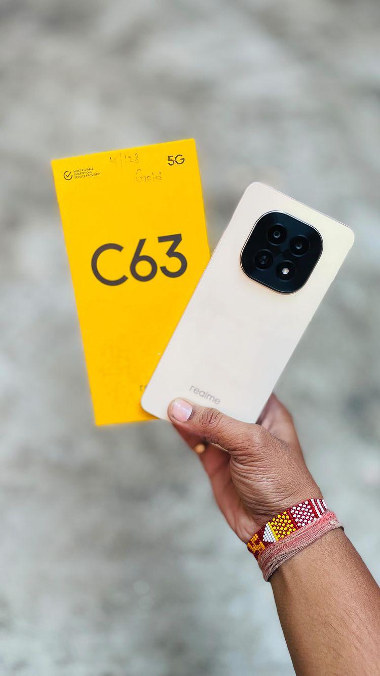 Realme C63 5G 4:128GB available 

Box open unit😍🔥
Warranty till 9-10-2025✨

Complete kit available ✅
At best price🤑

Call directly for more information 📲

•
Delivery available all over India🇮🇳
NO COD (cash on delivery)❌
•
Call 7772961876 📲 directly for more information
•
Follow us on Instagram for latest updates 
maheshwari.mobile_bsp 
Bilaspur Chhattisgarh 📍
•