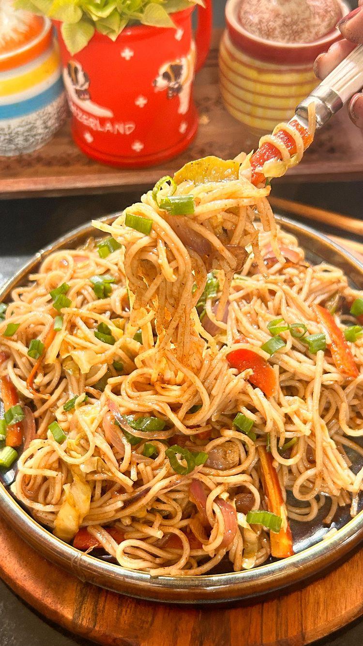 Street style Chowmein😋😋
: