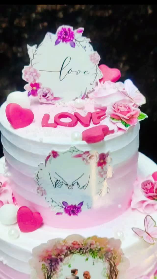 Beautiful Engagement  cake🎂 
For a beautiful couple 
#sagariyazayka
#sagarcity
#cakestagram #sagarsweetcakes
#homemadecakesinsagar #cakesintrend #cakesofinstagram #homemadecakes #sagar #jaincakes #freshbaked #bakedonorderonly #engagementcakes #1kg2tiercake #yummy😋😋 #homebaker #homebaking #homemade aditi.jain_78