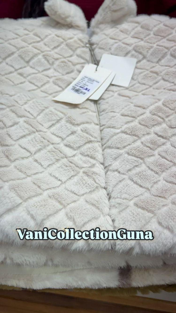 Enjoy this winter with all new very soft and rich fabric puff jackets available only vanicollectionguna at very reasonable price
Size available M to xxl 

For #price and #order please take a #screenshot and #dm us