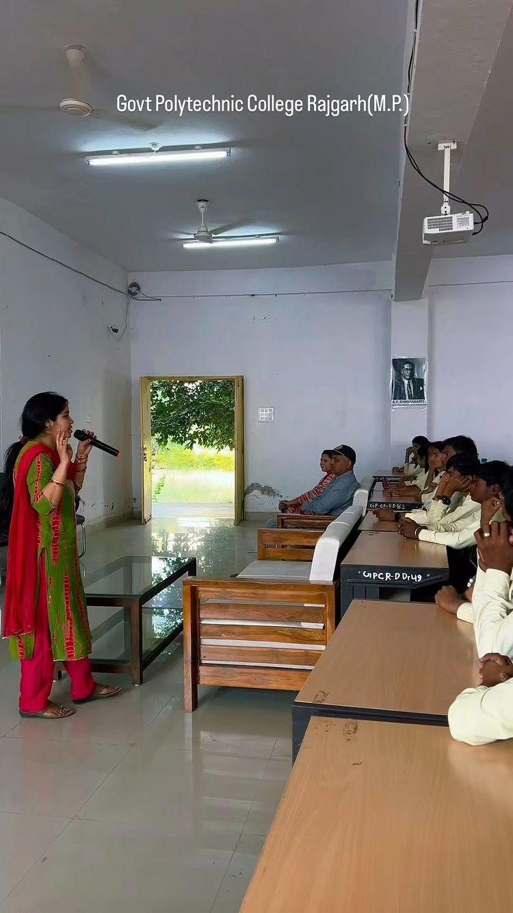 govt_excellence_school_rajgarh Students Visit in govt.poly_college_rajgarh