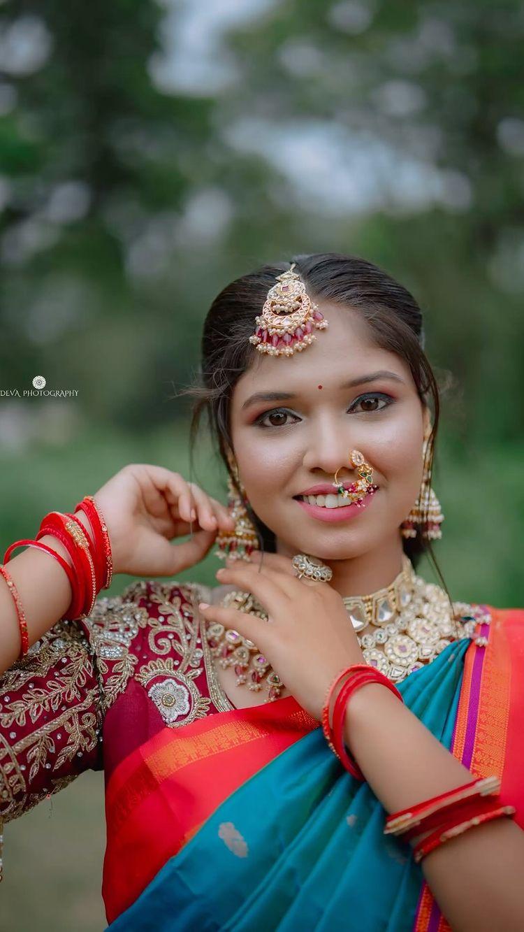 shivani_makeup_academy
Engagement bride 👰 
Bridal makeup booking are open hurry up contact 9422622730
Beautiful Jwellery from kaushalya_nath_maker_ 
Outfit from dream_the_rental_studio 
Photography : deva_photography_washim