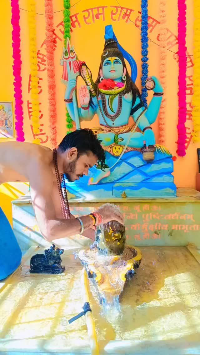 Charanon ka pujari
Her her mahadev 🙏🏻 🙏🏻 🙏🏻 


meremahakal #mahakal #baba #ujjain #bholenath 
#mukteshwar 
#muktidham #ashoknagar
muktidham