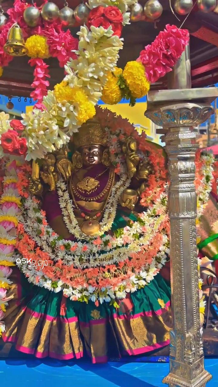 ಶ್ರೀ ಚಾಮುಂಡೇಶ್ವರಿ ದೇವಿ ಇಂದಿನ ಅಲಂಕಾರ 🙏
Chamundi Betta
Follow us on askmysuru_official