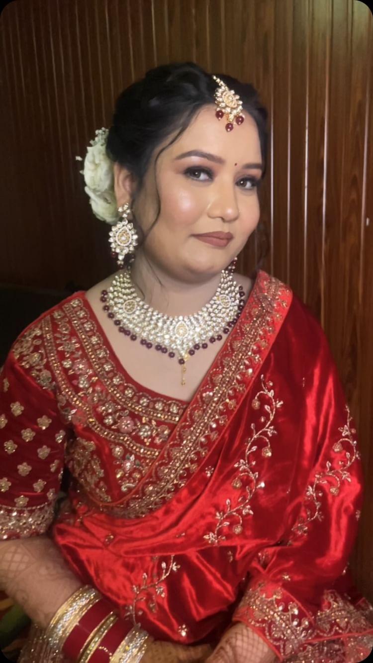 Reception look for bride sneha❣️

Makeup and hair- makeup__byhimani 

Dm for bookings-