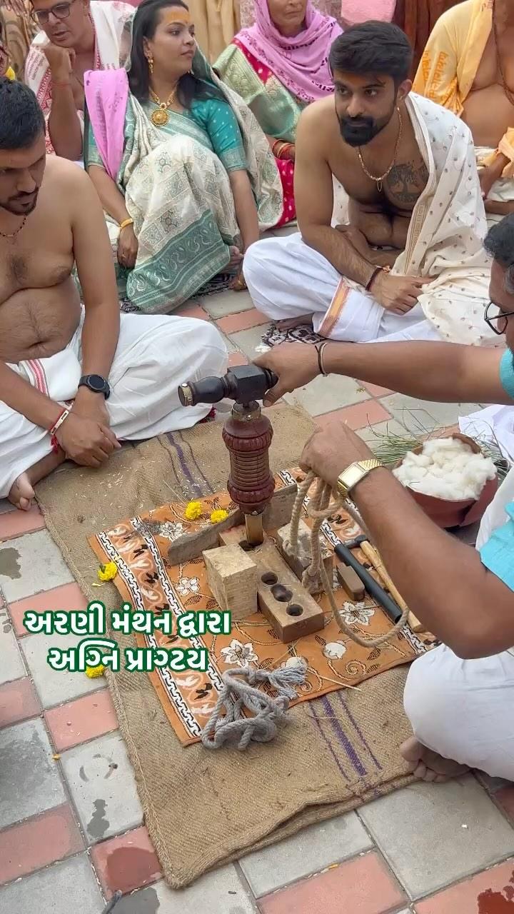 અરણી મંથન દ્વારા અગ્નિ પ્રાગ્ટય

himatnagarmandir