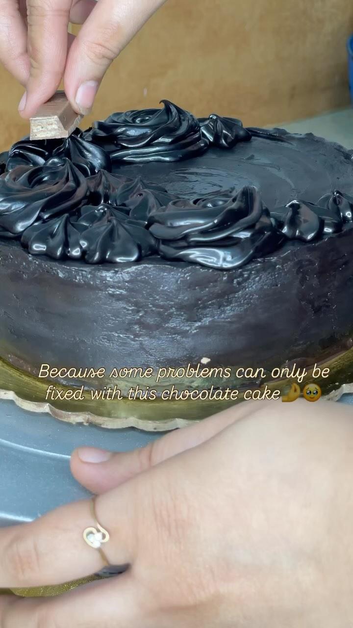 Made this cake for : _kartik__madan_ ✨
Flavor : Chocolate truffle
Dm to order💌