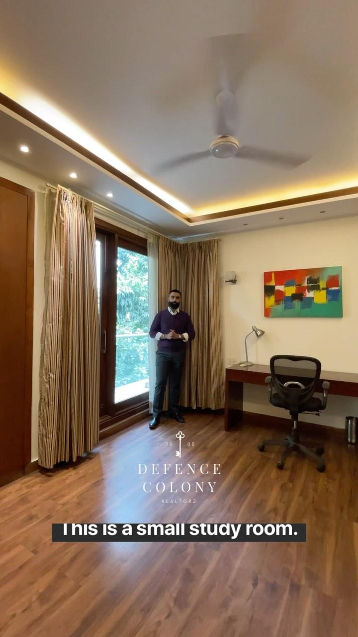 Residential lease 
📍Defence Colony 
✅Corner property 
✅325sqyards 
✅3BHK
✅Luxurious interiors 
✅Fully furnished and unfurnished both options available 
✅Indian profiles are also welcome 
✅Lift
✅Stilt 
✅Seperate gate parking Dm

Dm for price and site visits 
Akarsh Ahuja - 8802273034