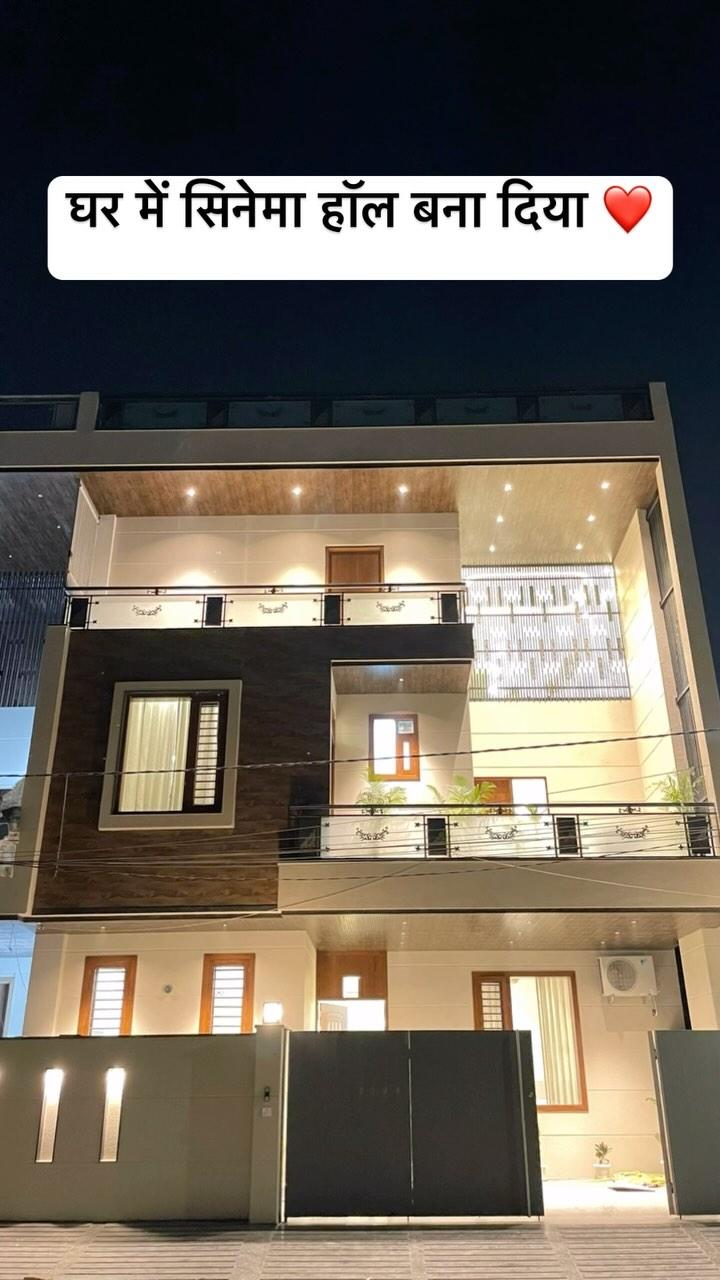 🏠 215 गज में इतना बड़ा घर 😳
,
,
,
Ultra Luxurious Modern House 
• Home Theatre 
• Gymnasium 
• Lift
• Rooftop Garden 
• Baar Counter 
• Big Size Rooms 
• Corner East+North House 
• Dimension : 32x60 
• Location: Gandhi Path West, Vaishali Nagar, Jaipur 
,
,
,