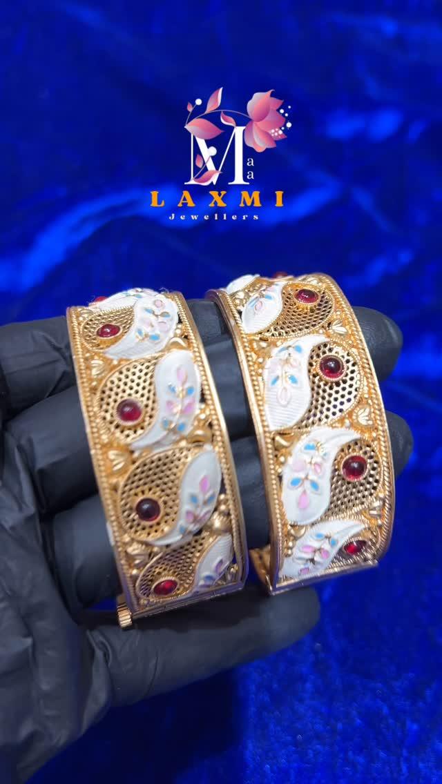 Antique Bangles 
Every day can be special with our best jewelry
By Laxmi Jewellers #shajapur