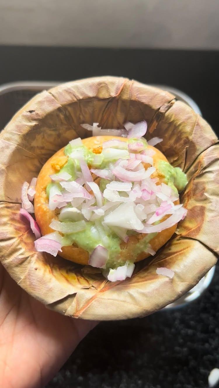 Bilkul desi aloo kachori banai hai🥰