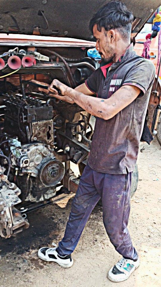 Pata hai aaj jindagi mauj me kyu cut rahi hai
 
#reels #trendingreels 
#trending #instagram 
#mechanic #india #mechanical 
#viral #jharkhand #engineering 
#ramgarh #tata #tatamotors 
#creator #videocreator #today 
#instagramreels #gearbox