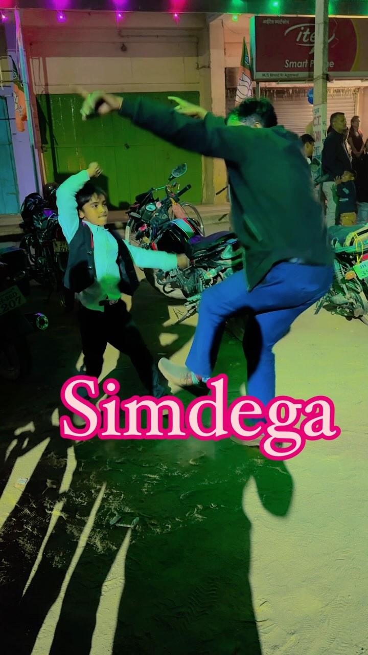 “यार की शादी है, अब मस्ती और यादों का महाकुंभ होगा! 💃🥂
दोस्ती का जश्न अब शुरू होता है!