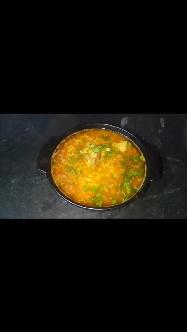 Urad ki dhuli daal gosht maa k hathon ka