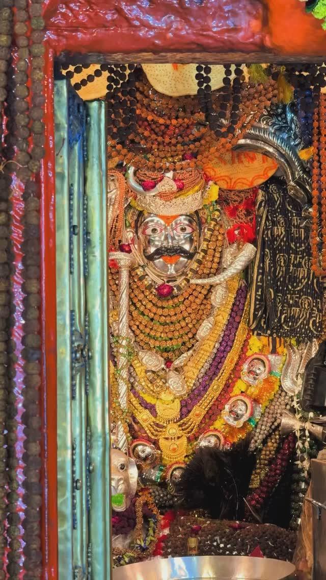 श्री काल भैरव 🖤🚩🙏

kashi_darshan01