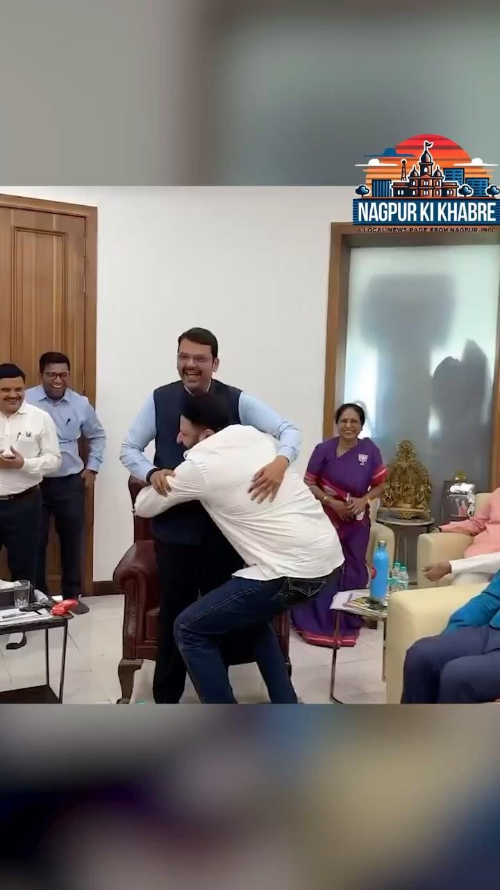 After victory in Maharashtra 
elections, Mohit Kamboj lifted
Devendra Fadnavis in his lap