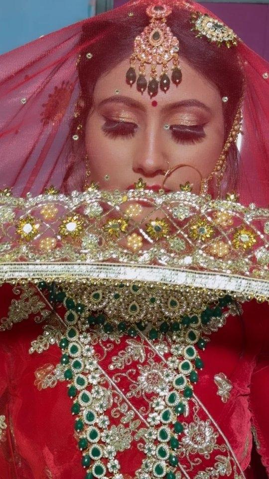 TheBeautyDen my stunner in ♥️ 
 
•Bride : sneha singh
•MUA - thebeautyden__90