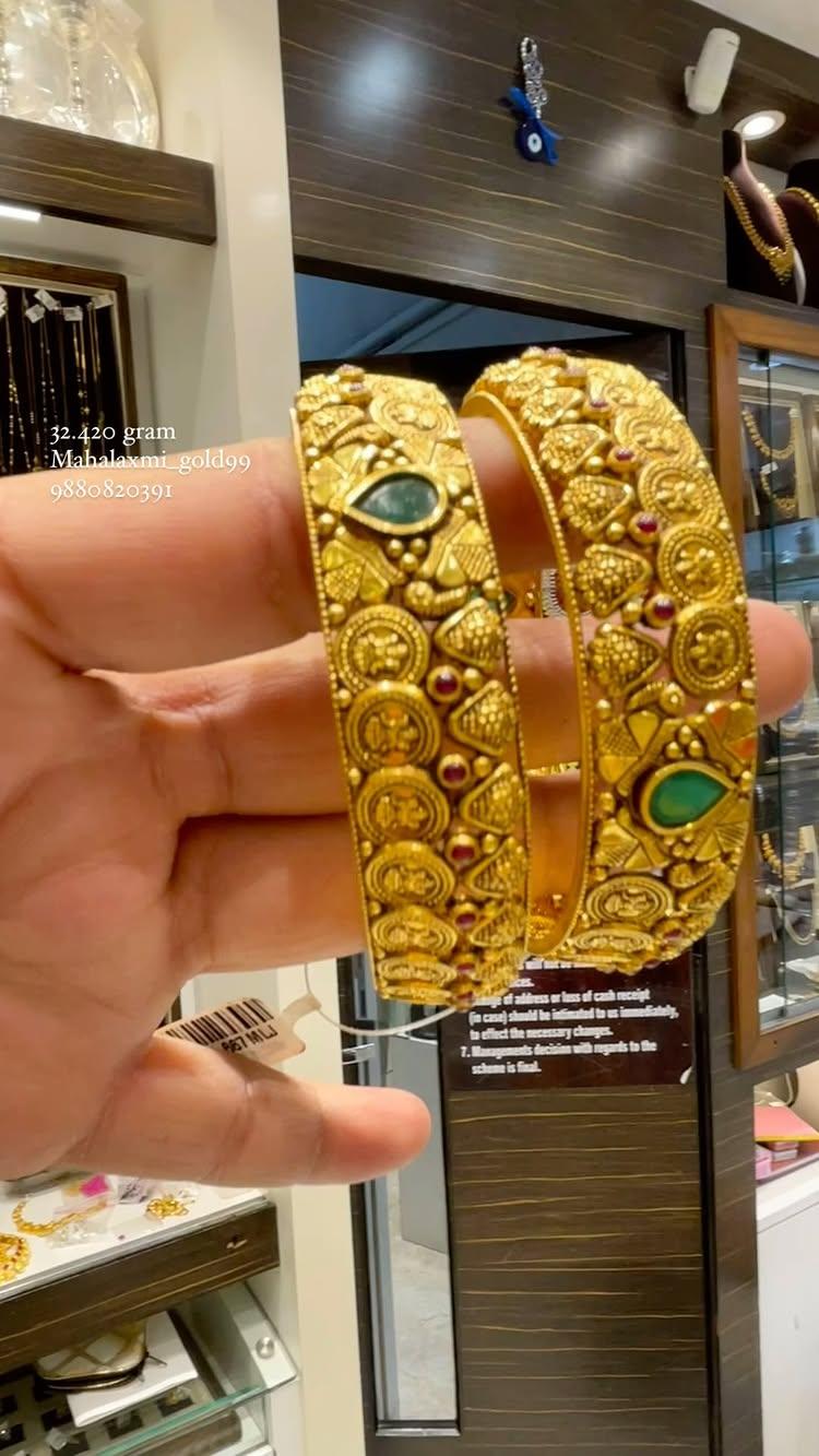 916 hallmark 22ct gold antique bangle
Dm us for more details
WhatsApp 9880820391