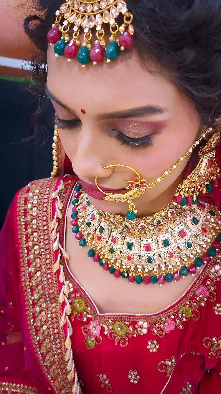 Beautiful Bride✨💫 #bridetobe #makeup #makeupartist #UnisexSalon #viralpost2024 #facebookreelsviral #makeuptutorial #makeuplover #trendingsongs #trendingreelsvideo #nailart #hairstyle #viralshorts #BridalMakeupMagic #BiharBrides #rohtasdistrict #instareels #partymakeup #indianwedding #indian #dehrionsone #Rohtas #nailartist #bridalmakeupartist Jawed Habib Dehri