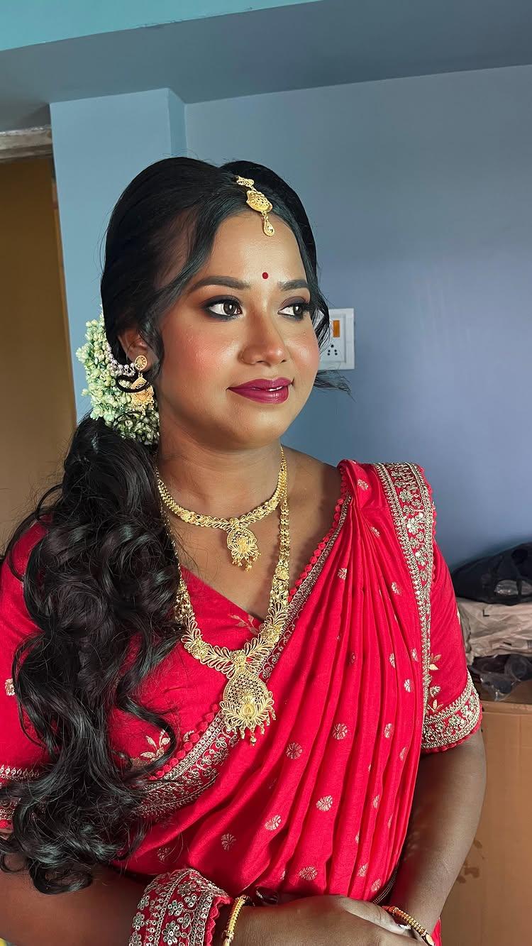 ||ASHIRBAD LOOK||

BRIDE:- Rakhi