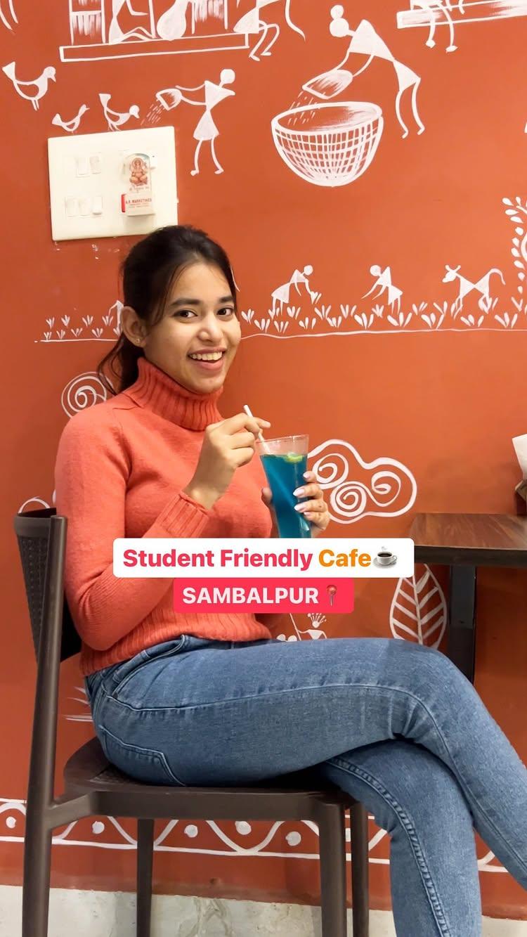 TAG/ SHARE with your foodie friends💥

Student Friendly cafe in Sambalpur😍
📍- Panchayat Cafe, Budharaja hill road, Sambalpur 
In frame: 

Chai

Choco Maska Bun

Pizza 

French fries 

Blue lagoon Mocktail 

Gulab jamun with ice cream 

Timing- 4 PM
to 10 PM
SAVE this reel and TAG your friends and don’t forget to SHARE with your friends & family!!

✅ FOLLOW dine_with_bandana for more lip smacking reel 😊