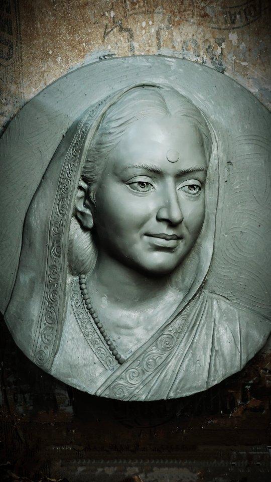 "Sant kanhopatra" 30 inches
Kanhopatra, the daughter of a courtesan and dancer, attracts many suitors due to her beauty
However, she rejects them in favour of devoting her life to Lord Vithoba
sculpture work by yashwantengurtiwar
For
greyproduction4