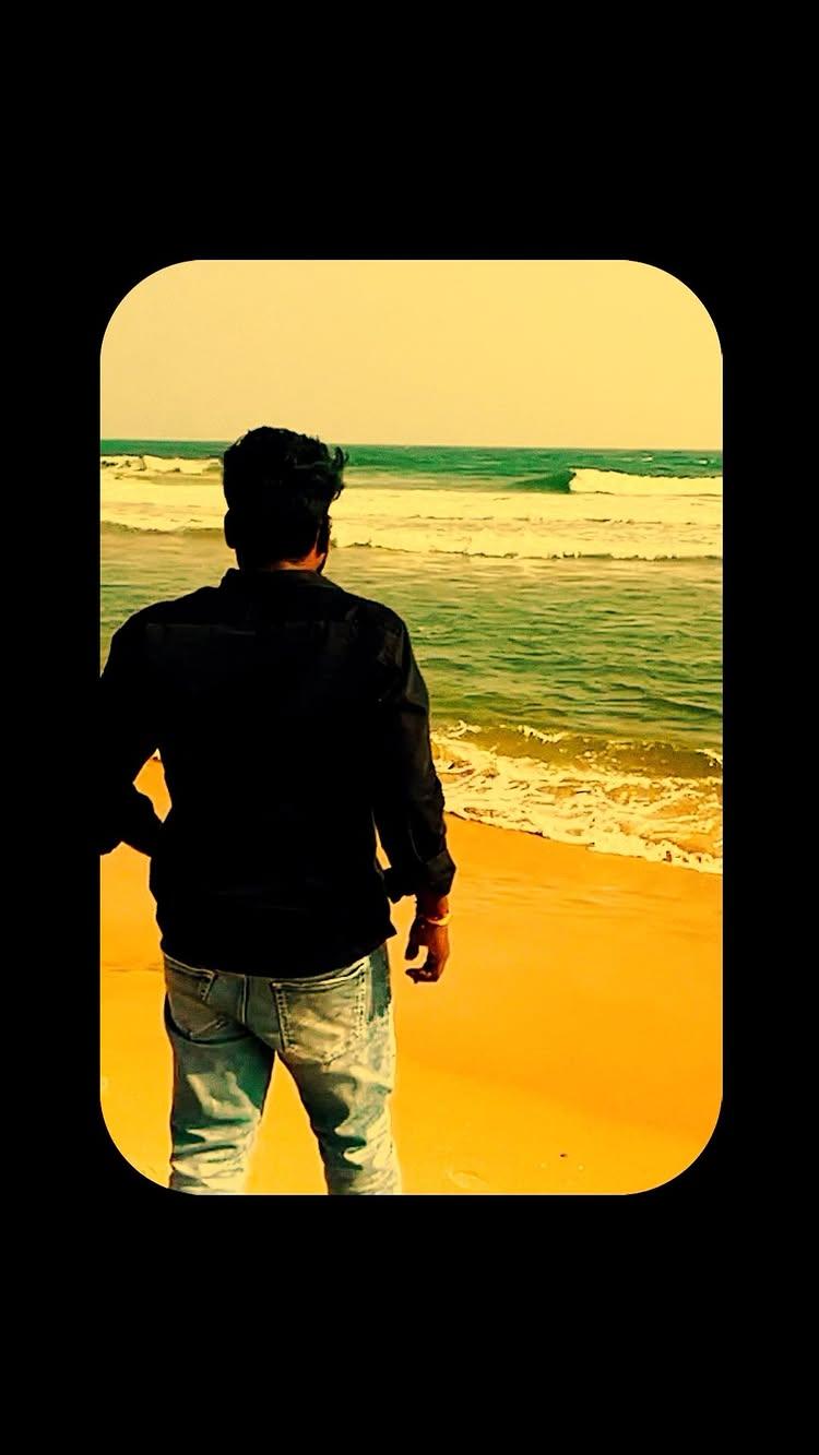 The beach is not a place, it’s a feeling…❤️

sonukkc4563 

#beach #vibes #vizag #vizagbeach 
#explorepage ✨