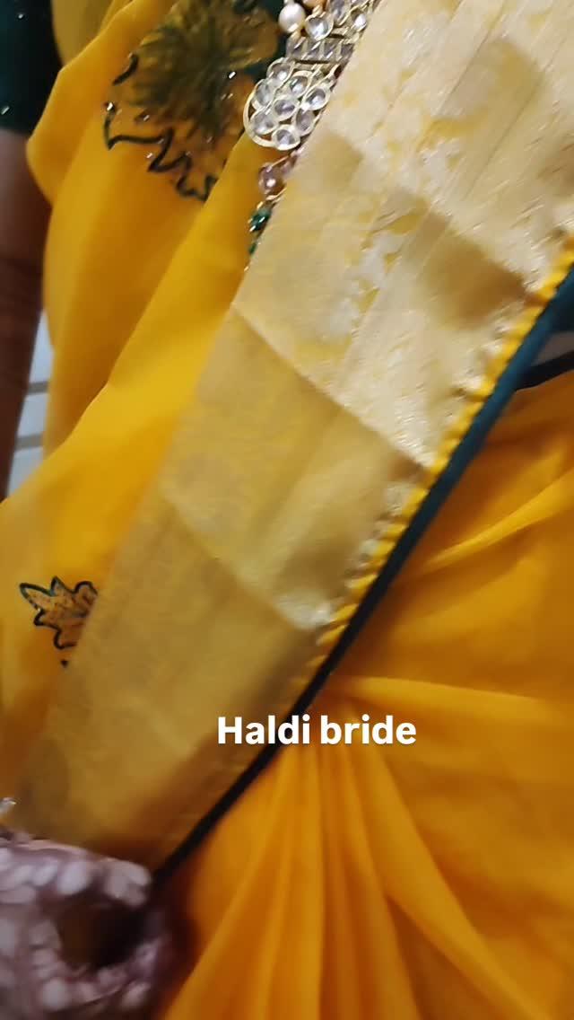 #haldibride💛 
Makeup & Hairstyle sakhi_beauty_parlour_shirpur_