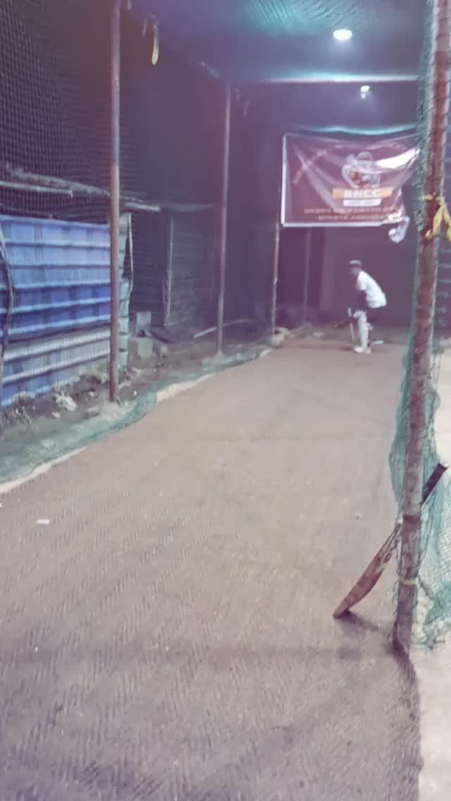 Back to nets 

#cricket  #viral #ipl #mtf #tranding #tiktok #instagram #facebook #india #latenight #underlights #net practice #aksshchoora akash_chopra_fan_page #viratkohli rickyponting