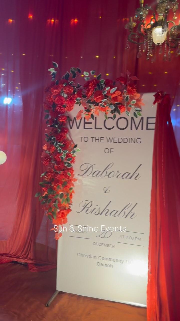 Red, White, & Gold - A timeless combination!
Roses have a charm of their own, bringing a sense of romance to the celebration!
Sun & Shine Events congratulates you for your wedding: daborahvarnita & Rishabh
Designes, Planned, & Executed by: sunandshine_events ___nayak___ harshj_ohn 
Photography & Videography: sanrit_lall sahilarts033