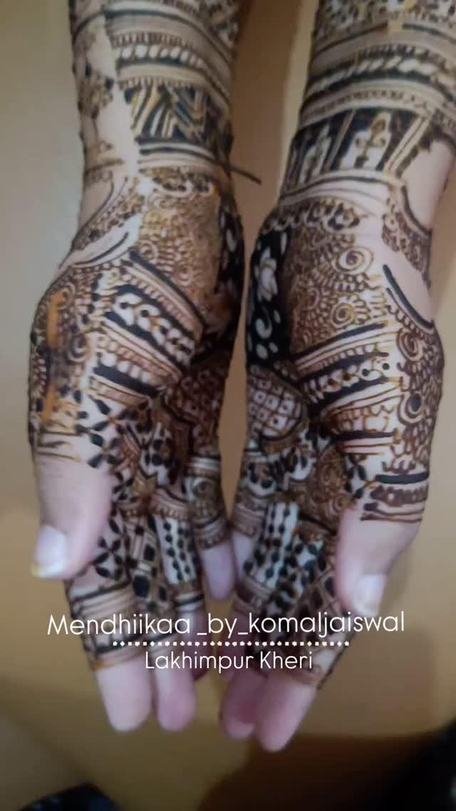 Engagement mehndi design
Book your slot now 
mendhiikaa_by_komaljaiswal