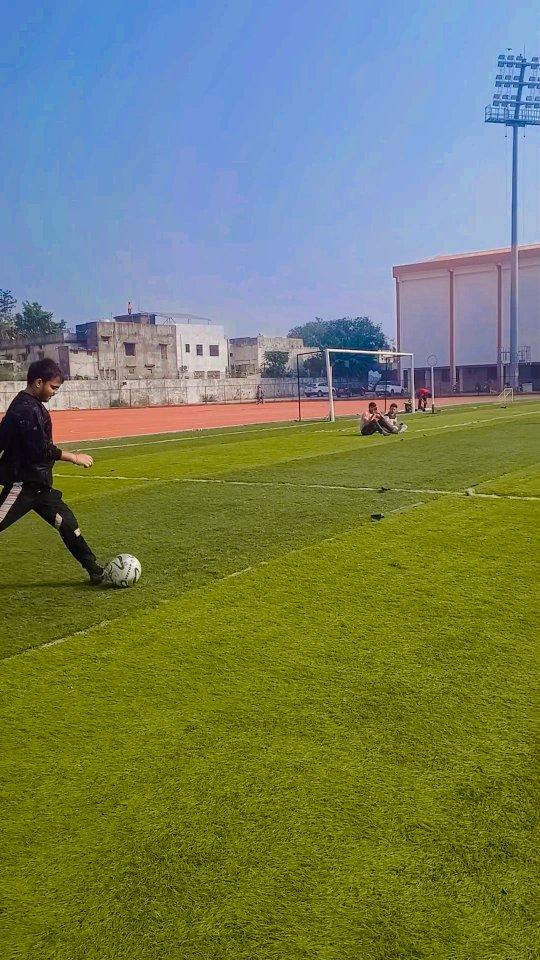 Jugáñdo futbol el domiñgó ⚽🥅#sunday chores