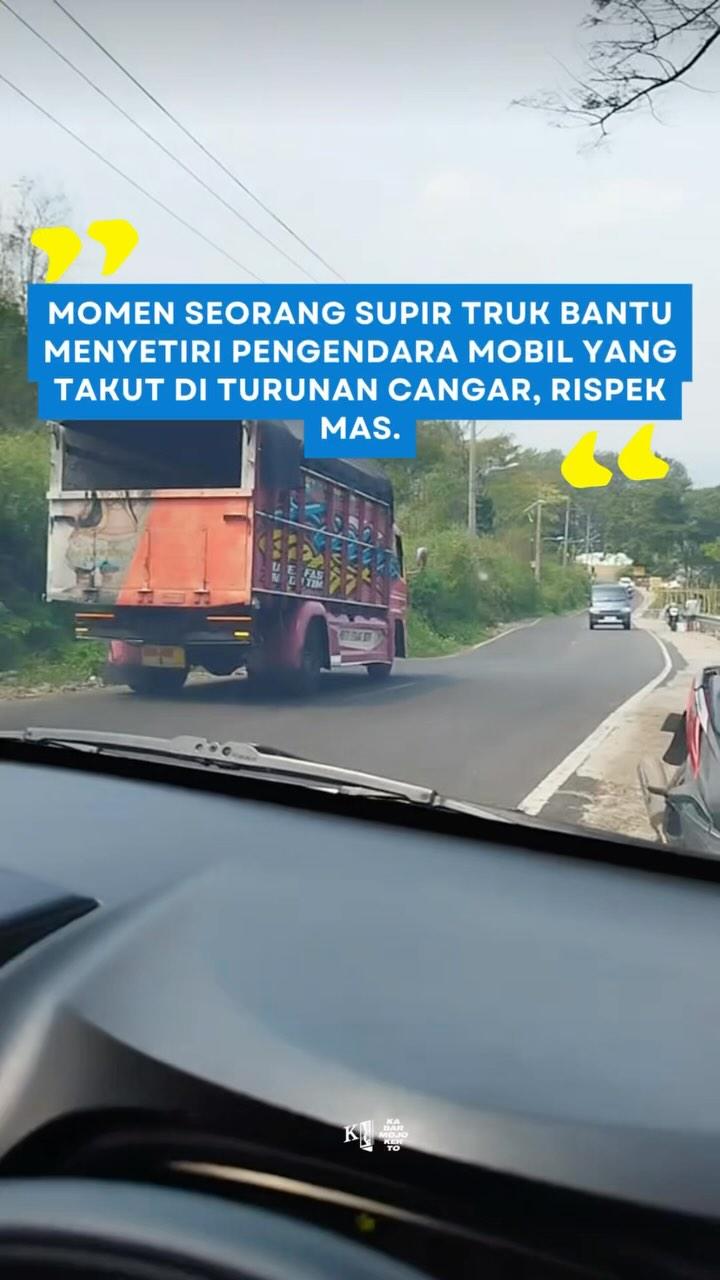 Sampean tiang SAE mas ✨
_

Pengendara truk melalu akun tiktk cak_saprut membagikan momen membantu menyetiri pengendara mobil yang dikemudikan oleh perempuan takut untuk melewati turunan cangar-pacet
Dalam video tersebut, pengendara truk rela telat dalan perjalanan demi bisa membantu pengendara mobil tersebut dari jalanan turunan cangar-pacet yang cukup rawan supaya selamat
Selain itu, dalam videonya juga menghimbau untuk lebih hati-hati melewati jalanan cangar ini
Rispek moas 🙌