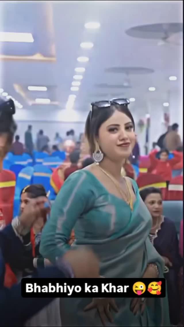 New trend ( kala chasma)
भाभियों का कहर ❣️🥰😜
viral #trending #reels #instagram 
#instagood #instalike #instamood 

trendingreels #trendingsongs #viralreels 
#bhabhiyokakhar #newtrend #dance