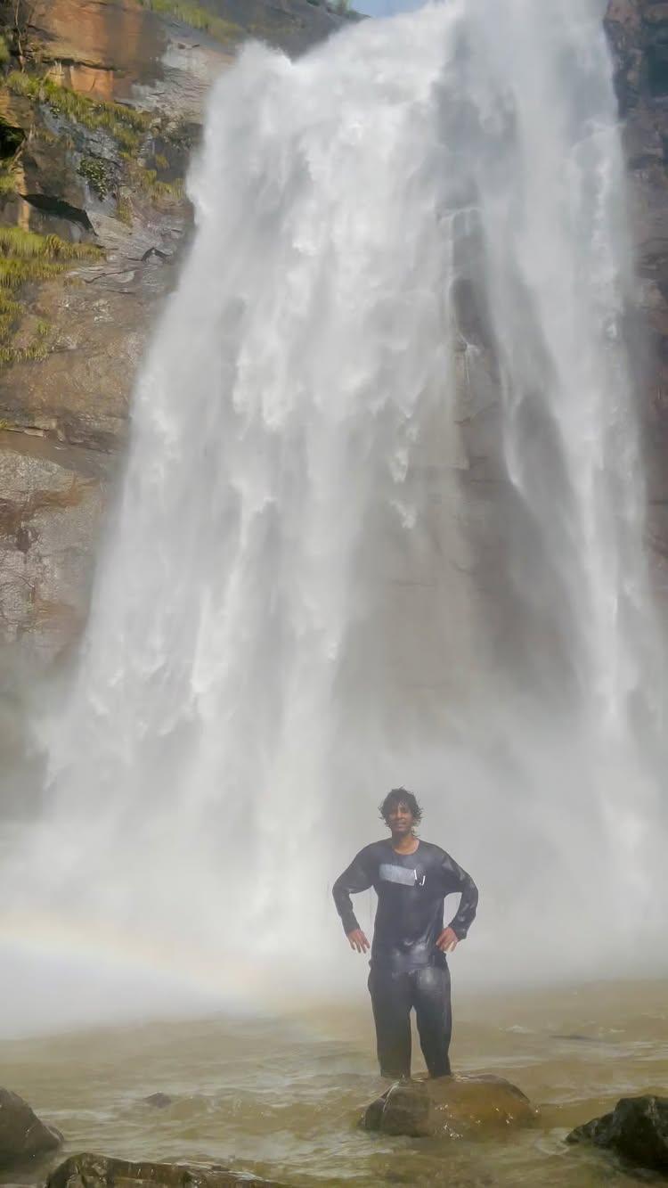 A Magic love affair with Nature! ❤️✨
#godsnature #agayagangaiwaterfalls