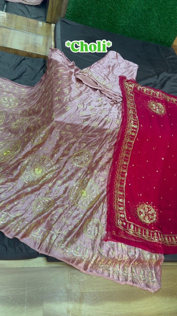 *👸🏻BANNA BAISA POSHAK JAMNAGAR* 

💥💥*choli*💥💥

MATERIAL🤩 :-*pure gaji (12 kali) ☺️*

*saree price*:-*9800/-*

CONTACT:-*9974791954*

*DELIVERY IN ALL INDIA 🇮🇳*