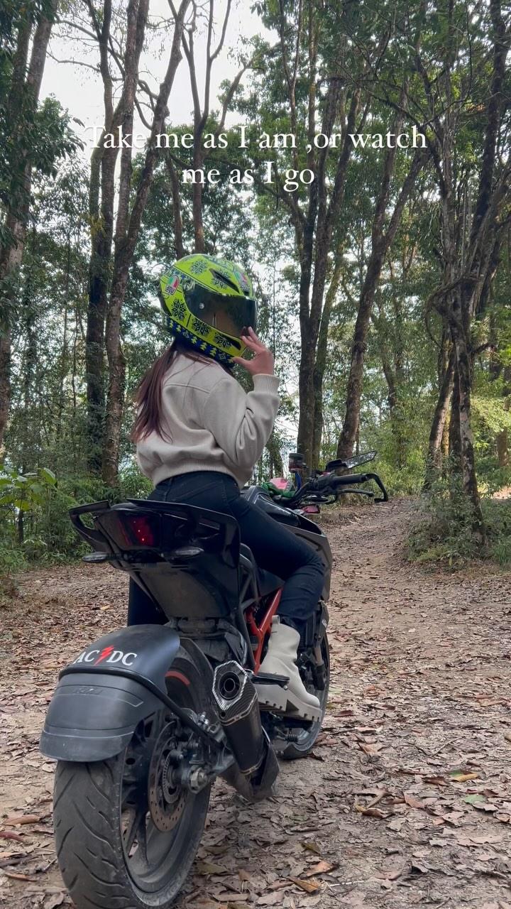 Two wheels move the soul ‼️
Time to grab the helmet from krazy_house_garage and get ready for an awesome ride! Safety first, right? 🛵🔒