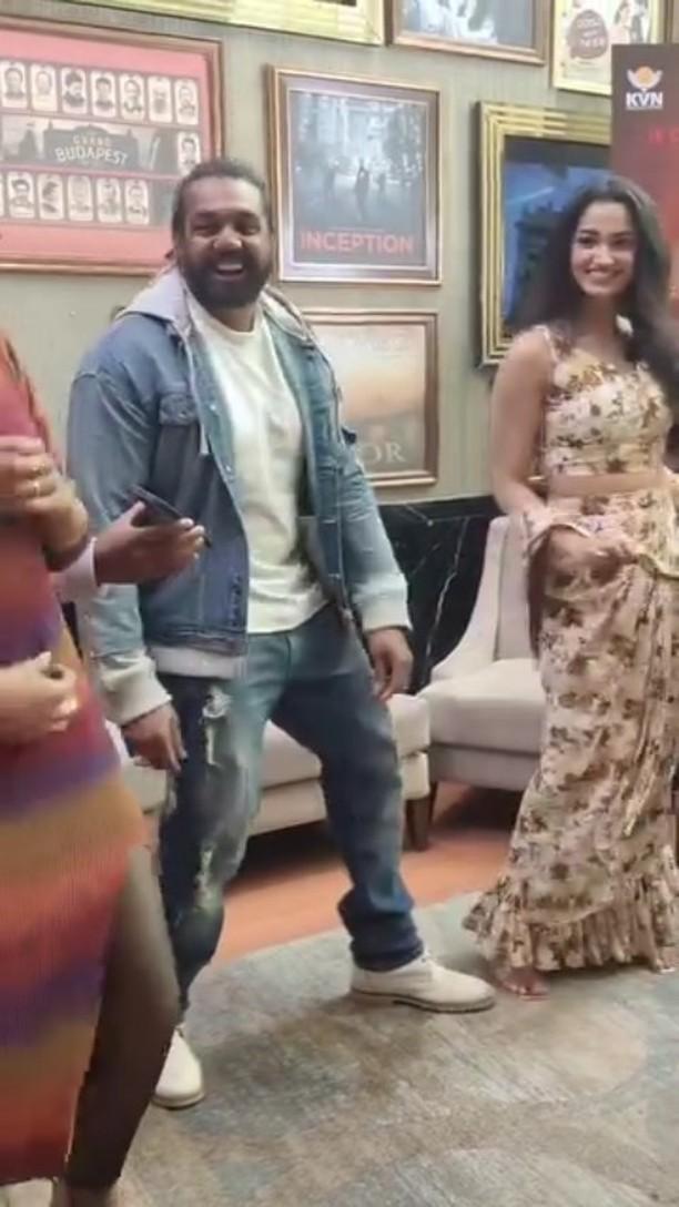 Boss dance🕺 🔥😎

 #loverboynishu #dhruvasarja_fans_adda #nammakannada #rashmikamandanna #kannadabgm #kannadahitsongs #kannadamovies #milananagaraj #rahuldito #goldenstar #dboss #kannadastatus #dbosskingdom #father love