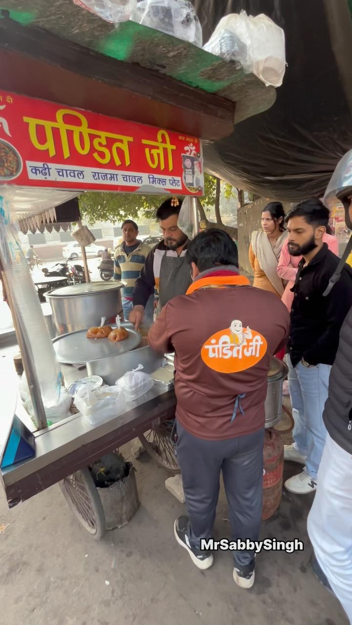 Pandit Ji Selling India’s Best Rajma & Kadhi chawal from last 24yr in Just Rs50/- Only

📍Near Nirman Vihar Metro Station 

Timings: 9:30Am to 2:30PM

Follow mrsabbysingh