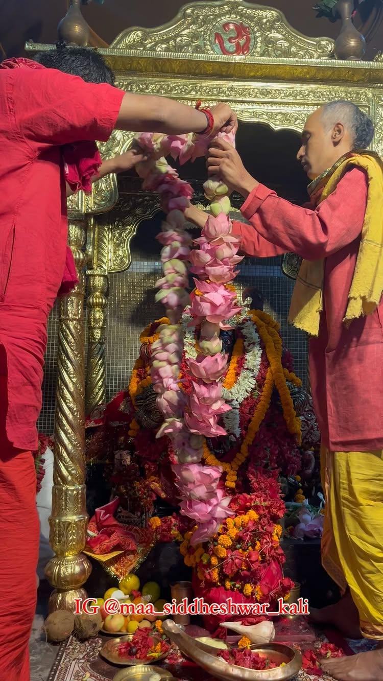 सिद्ध पीठ एवं माँ सिद्धेश्वरी काली 🌺 🌸
📍 माँ सिद्धेश्वरी काली  मंदिर  पटना बांस घाट 🥀🌺

Follow maa_siddheshwari_kali

harshu_.guptaa
sonu.gupta_2001

maa_siddheshwari_kali #maadurga #explore mandirofficial