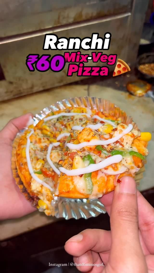 ₹60 Mix-veg pizza in Ranchi’s Street 🍕😍

📍Punjabi pizza express, outside vendor market, kutchery road, Ranchi 

Cheese pizza ₹49
Mix veg pizza ₹60 (5/5⭐️)
Paneer corn pizza ₹90