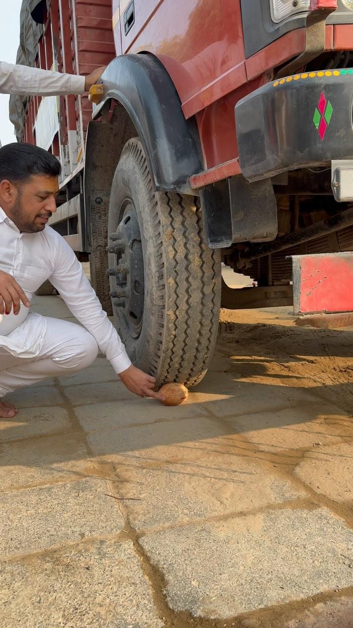 हरिपुरा धाम से रामदेवरा के लिए नववर्ष पर सफाई अभियान मे पहला जथा आज हरिपुरा धाम से रवाना हुआ भगत राजेन्द्र जी के सानिध्य में गद्दिपति हरिपुरा धाम

YouTube channel➡️Baba Ramdev Haripura Dham🙏🏻subscribe🙏🏻
श्री बाबा रामदेव मंदिर हरिपुरा धाम,फतेहाबाद(हरियाणा)
॥जय बाबा री॥
॥जयश्रीराम॥
Credit:- baba_ramdevjii