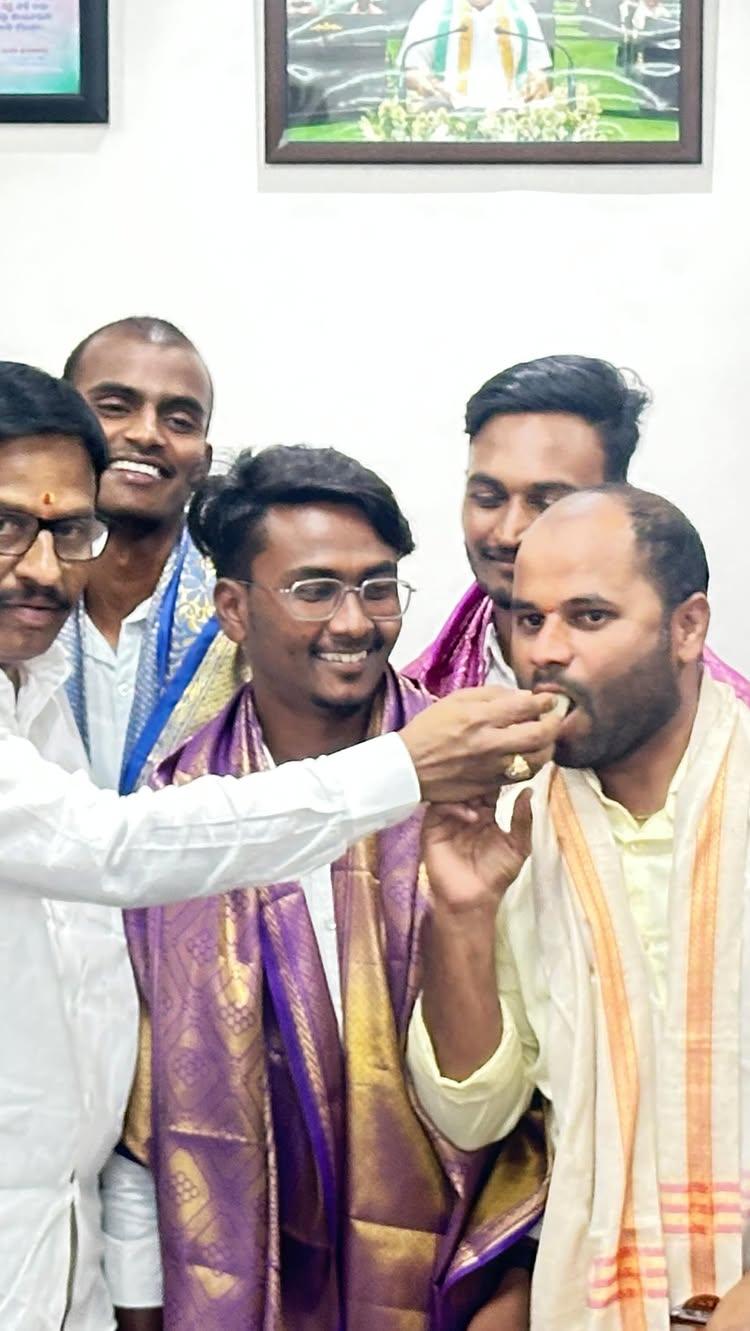 The newly elected Youth Congress leaders were felicitated MLA Yenna srinivas reddy at camp office and extended their best wishes to the new committee
The event was attended by several Youth Congress leaders, including Avez Ahmed Dist president 
MOHD SALMAN Assembly president 
Sanjeeva Reddy (District General Secretary), Mohd Raheem (Town President), 
Sri sailam yadav (Hanwada Mandal President), 
Prasad Mudiraj (Mahabubnagar Mandal President)
Other prominent attendees included former Mandal President Ravinder Mudiraj, Assembly Vice Presidents Mustaq Ali, Assembly General Secretary Pavan Kalyan, Town Vice Presidents Navaz, and Youth Congress leaders hakeem, Chiranjeevi