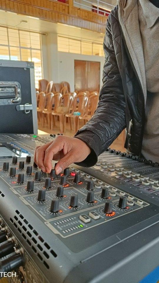 Audiotech's IMMERSION sessions for students
Digital Mixing Console offer advanced features, automation, and flexibility, redefining how sound is managed compared to the classic simplicity of analog
Hands-On Practical Experience
Enhancing Skills and Creativity