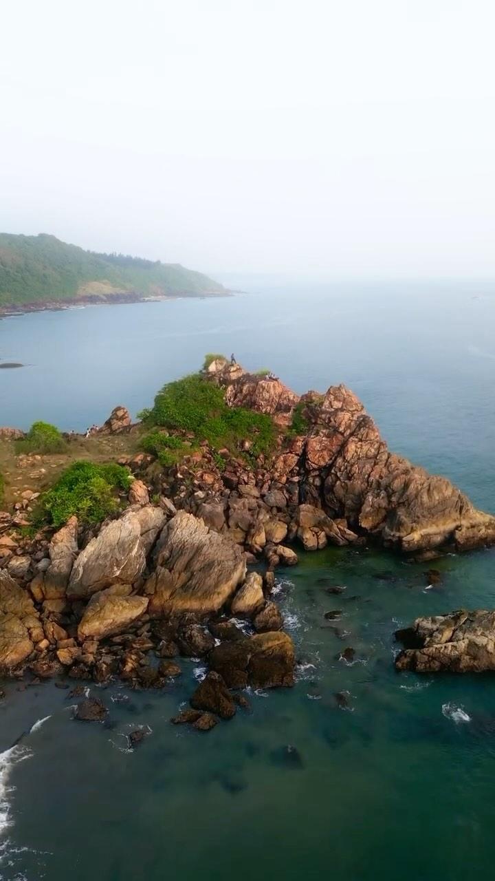 This is Golden Rock! Located at ⬇️

📍Nivati Beach, Malvan

#nivatibeach #malvan #konkan #tarkarli #sindhudurg #konkandiaries #konkanbeaches #konkancoast 
#maharashtra #maharashtra_ig #travelphotography #djidrone #travelmaharashtra 

[Nivati Beach, Malvan, Tarkarli, Ratnagiri, Konkan, Konkan Coast, Konkan Road trip]