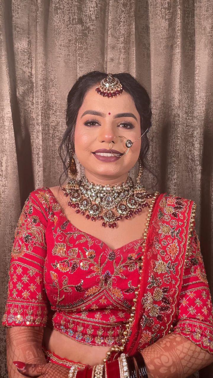 "Our Beautiful Signature Makeup Bride" 💃

"Royal Signature Makeup" : richaartistry 🧿
"Outfit" : blushbeautyzonekon 💃

"Contact" : 9918406674 / 8858406674

"Makeup bookings are open for upcoming Wedding Season 2025-26 Book Now" DM us or call us 💞