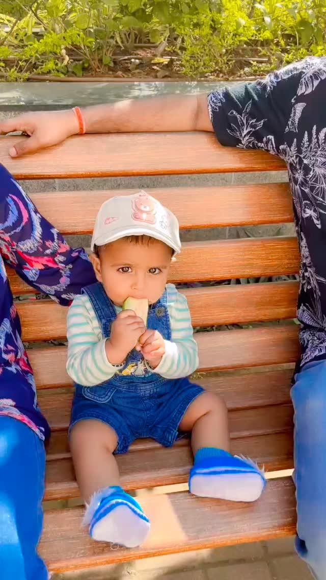 Masti 😂😍😘🧿

enjoy #masti #fruits #favorite #guava #lover #daman #viral #tranding #instagram #explore #love #babyboy #explorepage #cute #sweet