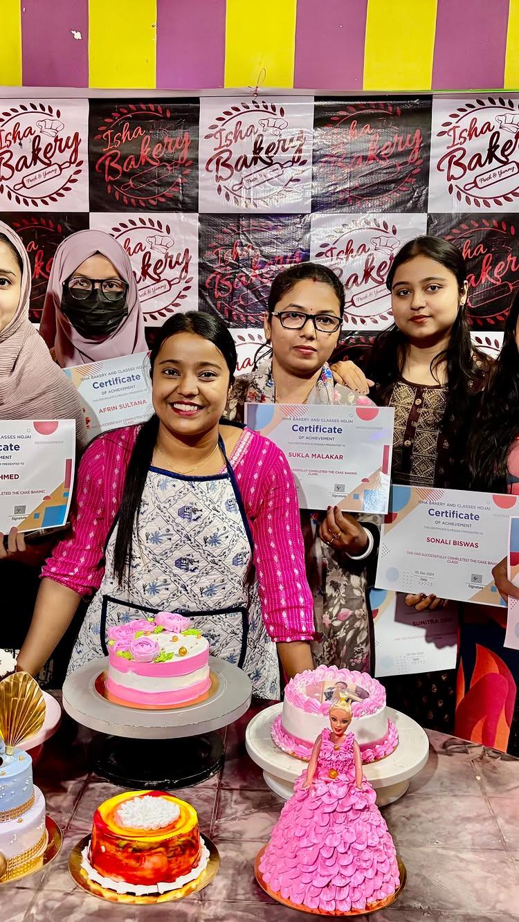 Successfully completed 10th baking batch at hojai 🫶🧿💝
Basic to advance baking class ,it’s a two days workshop 🫶totally hands on and eggless workshop 
Do join our next workshop 🫶for contact us 
Text on Instagram I’d isha_bakery_and_classes_hojai or call or WhatsApp 6000267020
Location 📍Hojai ,Assam